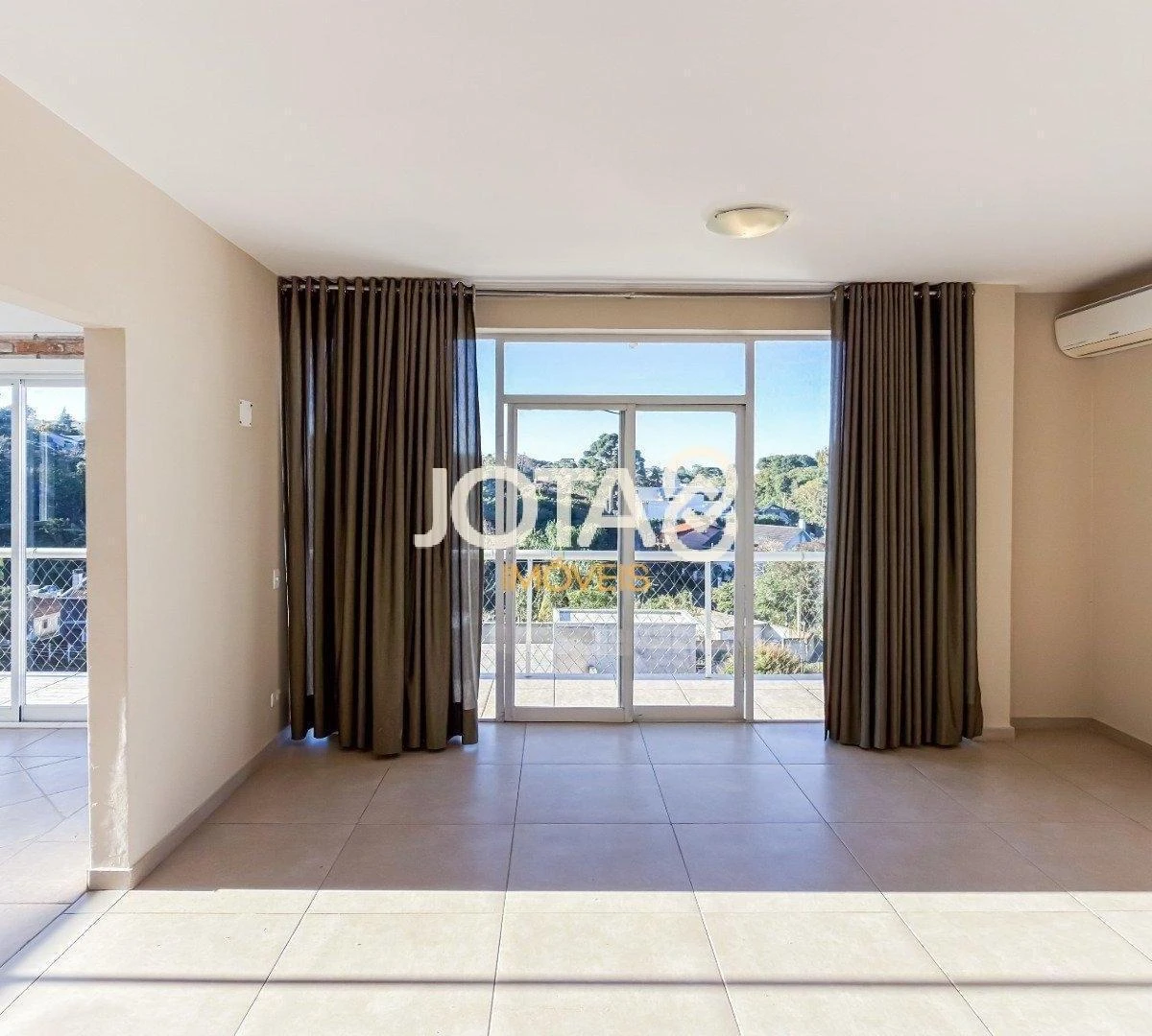 Spacious house with 3 en-suite bedrooms and 526 m² — photo 9