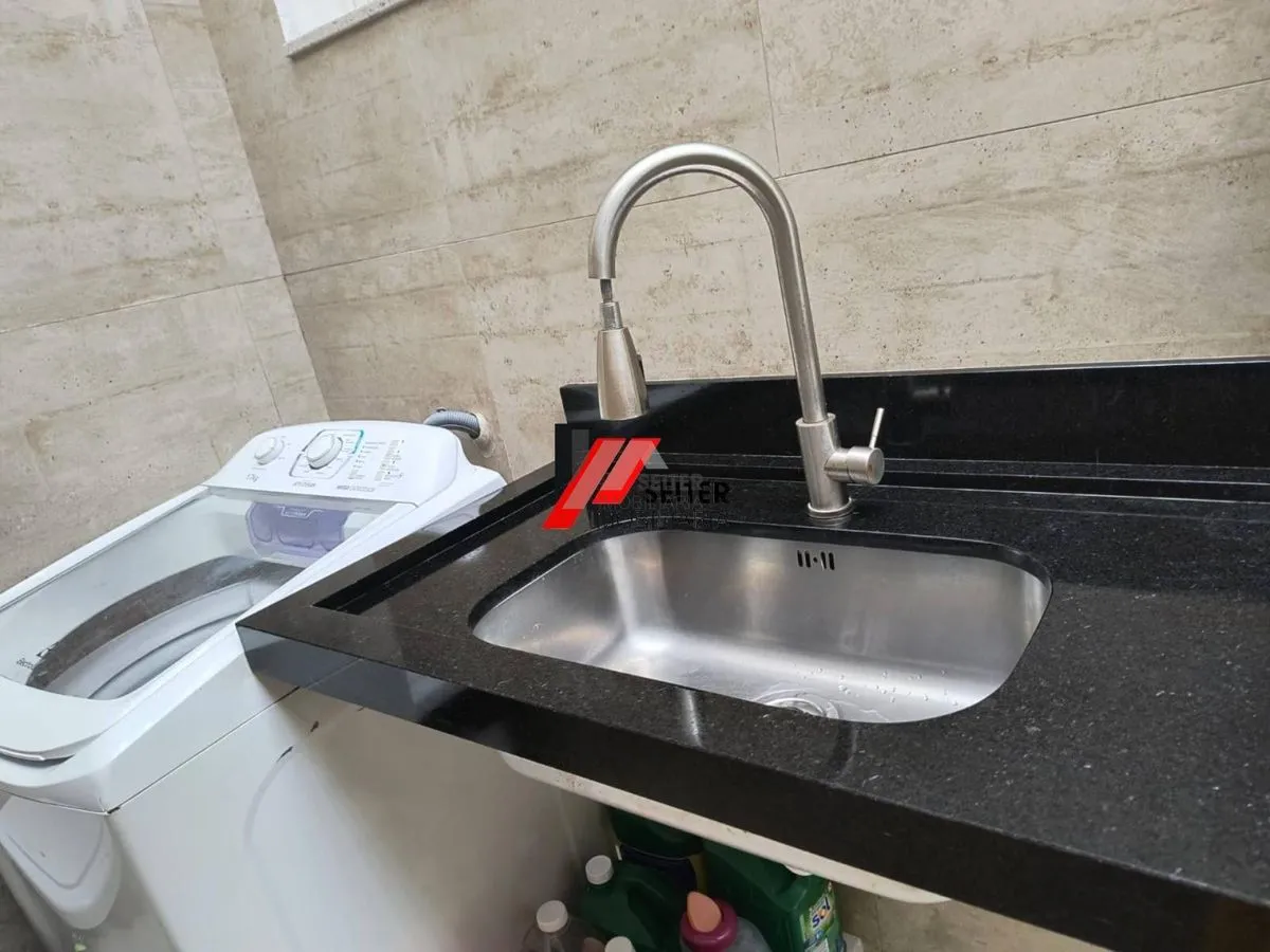 Casa mobiliada com cozinha integrada e 4 dormitórios