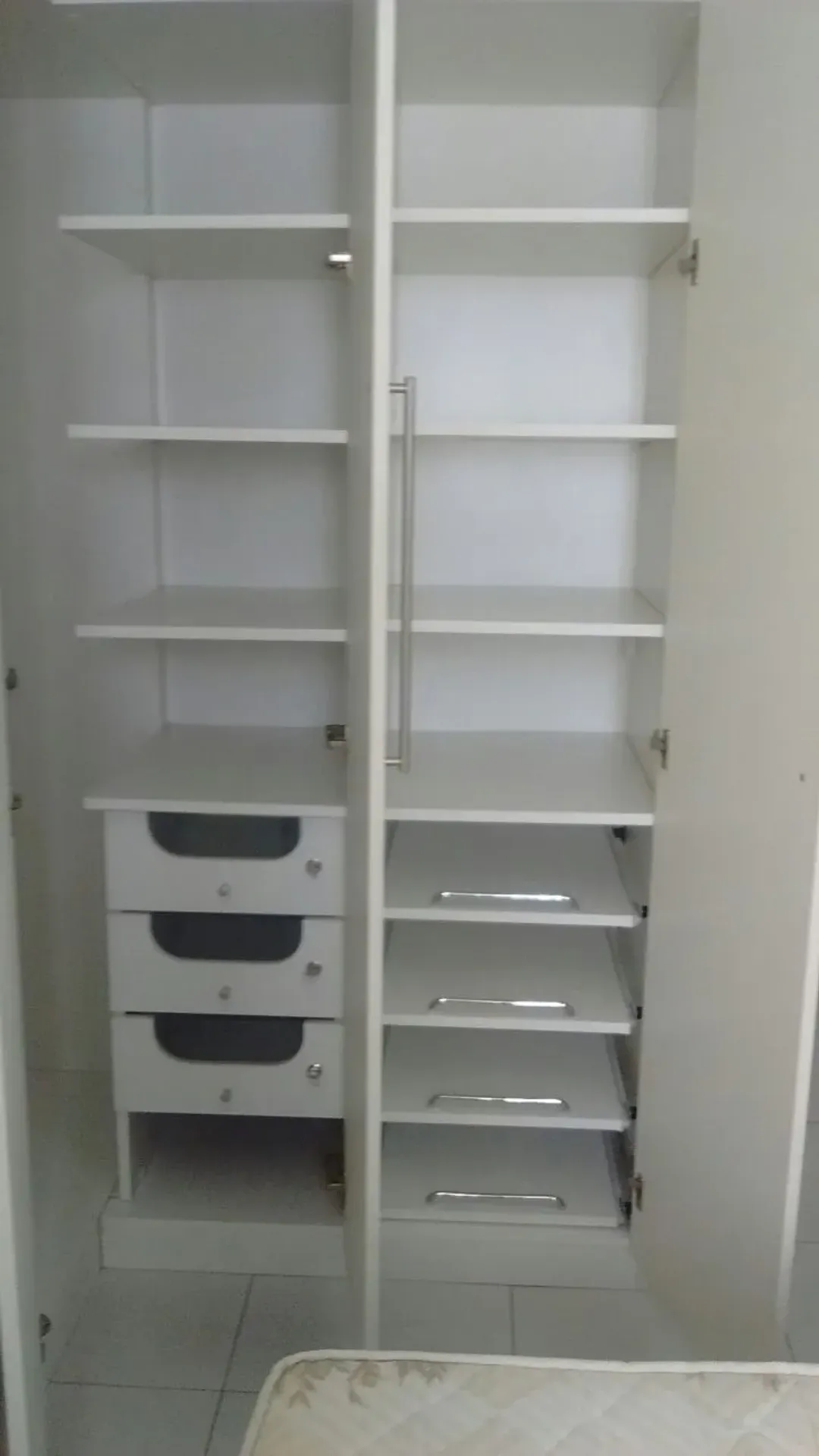 One-bedroom apartment in a building with a gym — photo 12