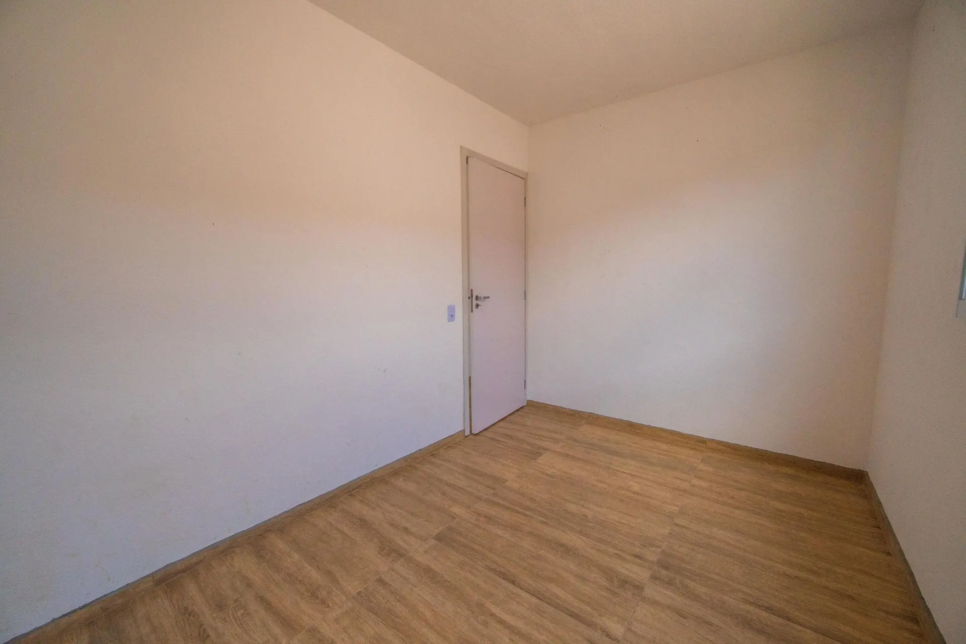 2-bedroom apartment with wood or laminate floors in Curitiba — photo 26