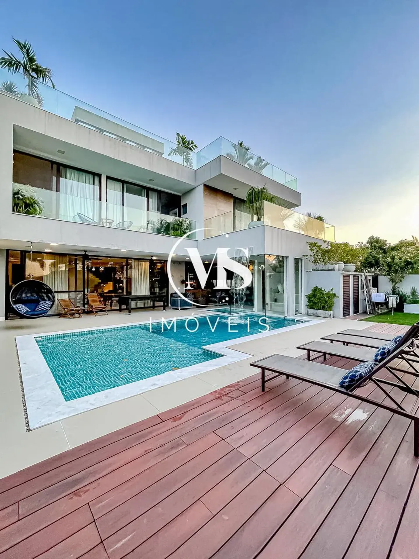 Jacuzzi in a 5-bedroom house, 780 m² — photo 28