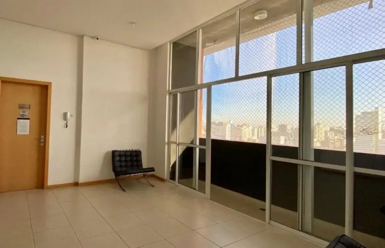 1-bedroom 1-bath apartment with a balcony — photo 13