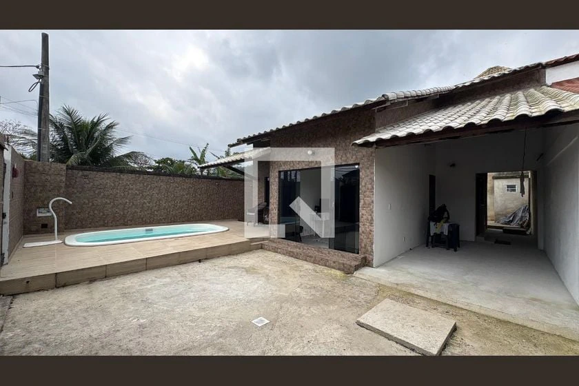 Balcony with a grill in a 2-bedroom house, 90 m² — photo 10