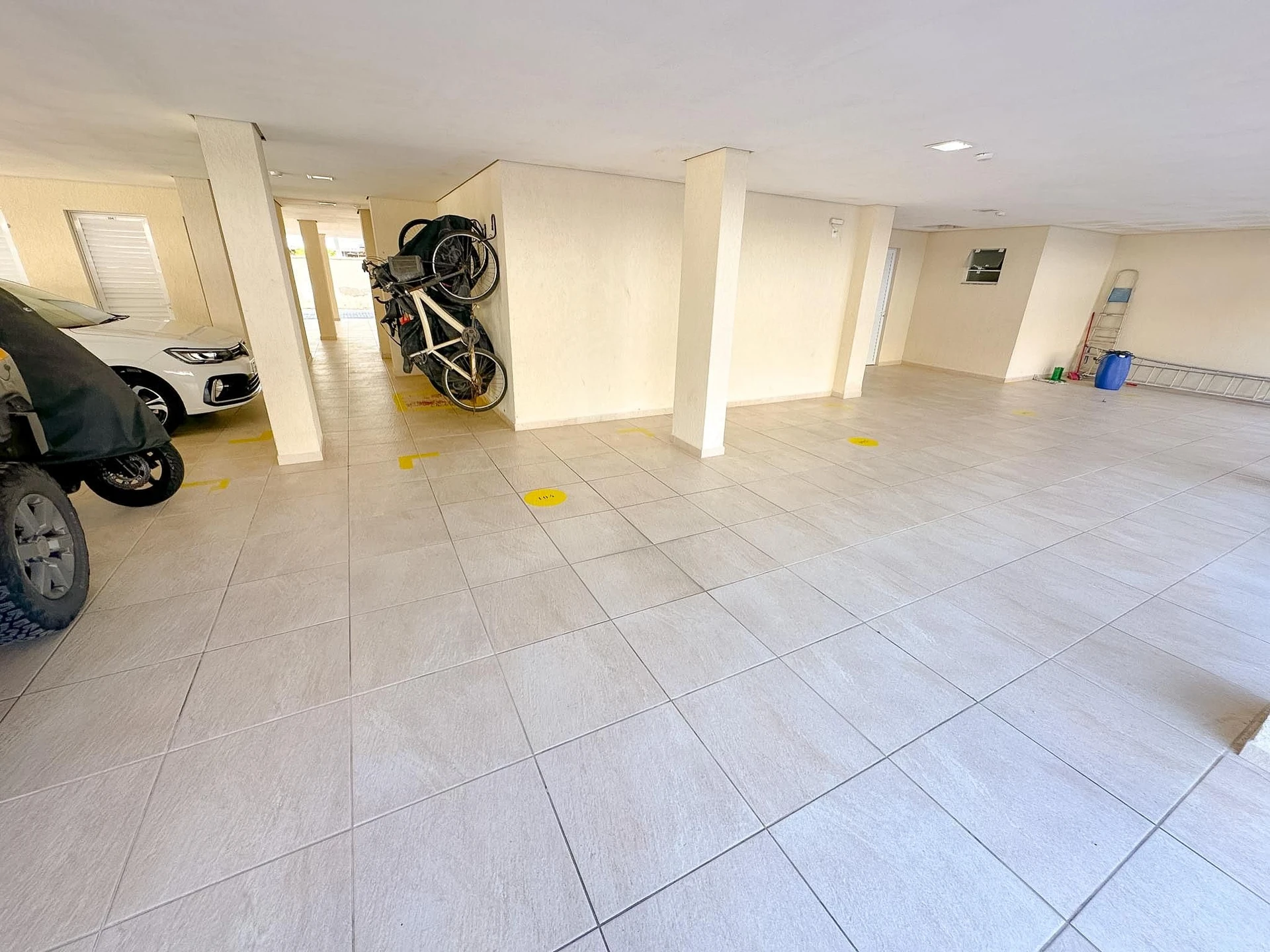 Furnished apartment, 92 m², with a grill on the balcony — photo 44