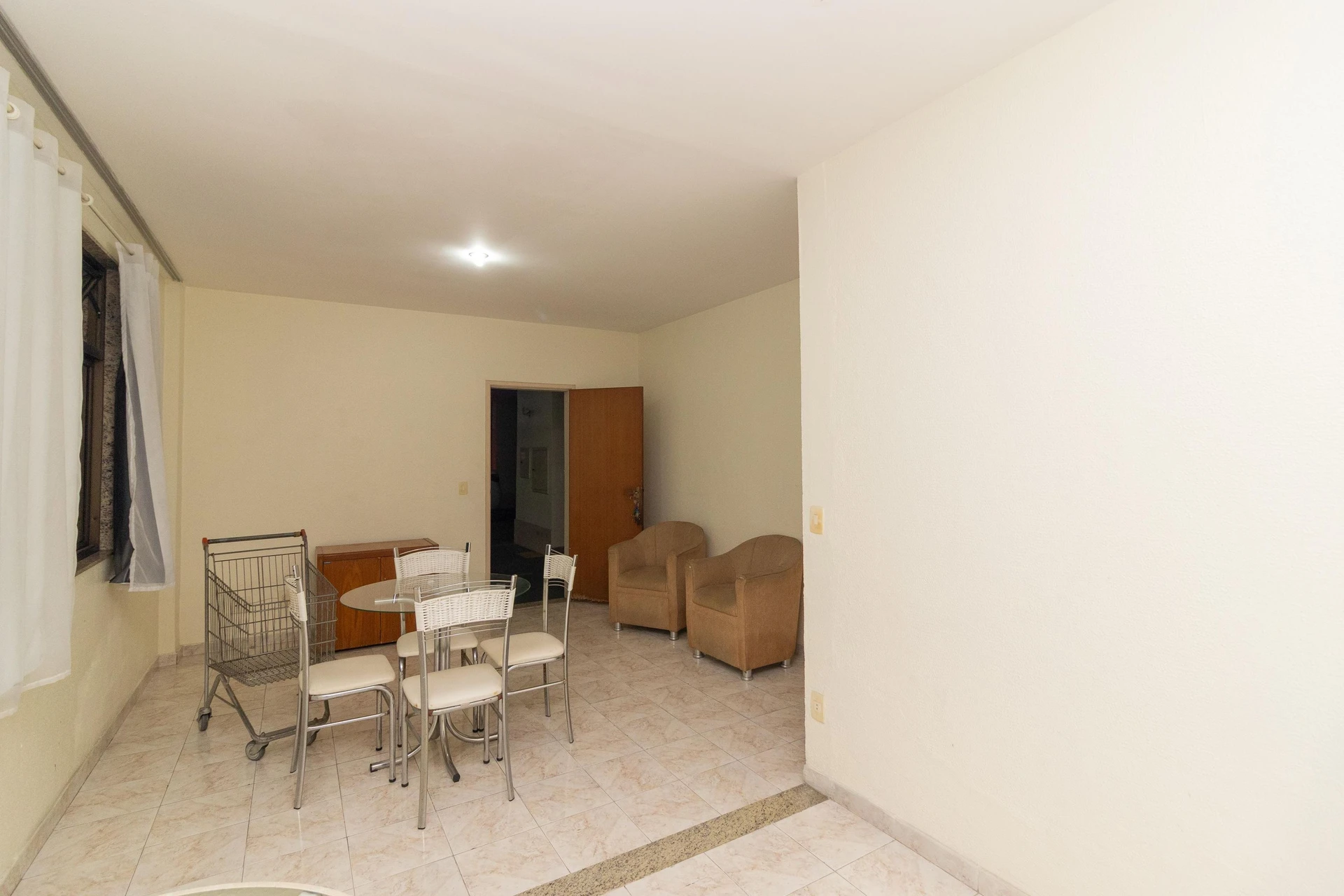 4-bedroom apartment with 2 en-suite bathrooms and garden — photo 58