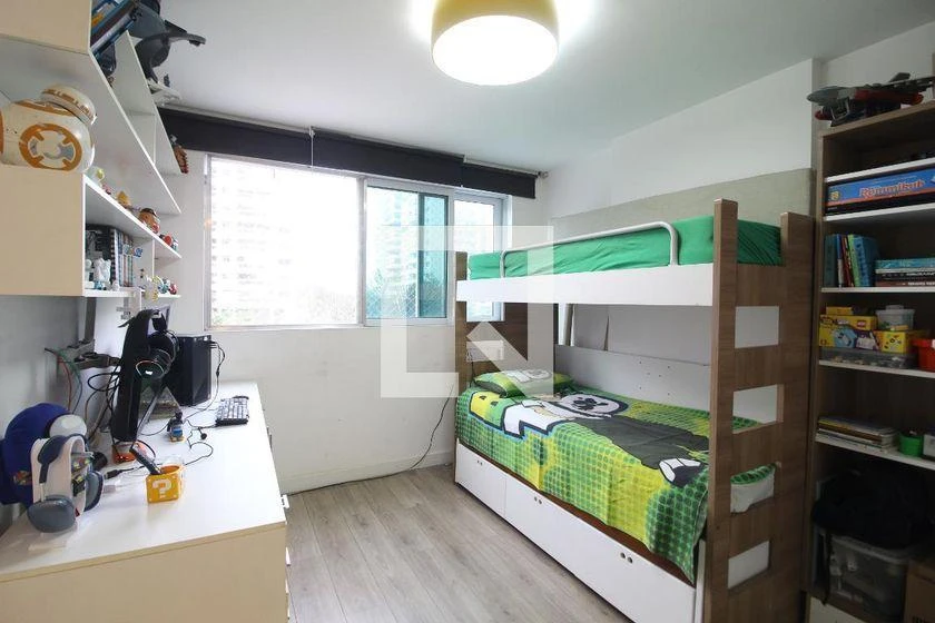 2-bedroom apartment in a building with a gym — photo 4