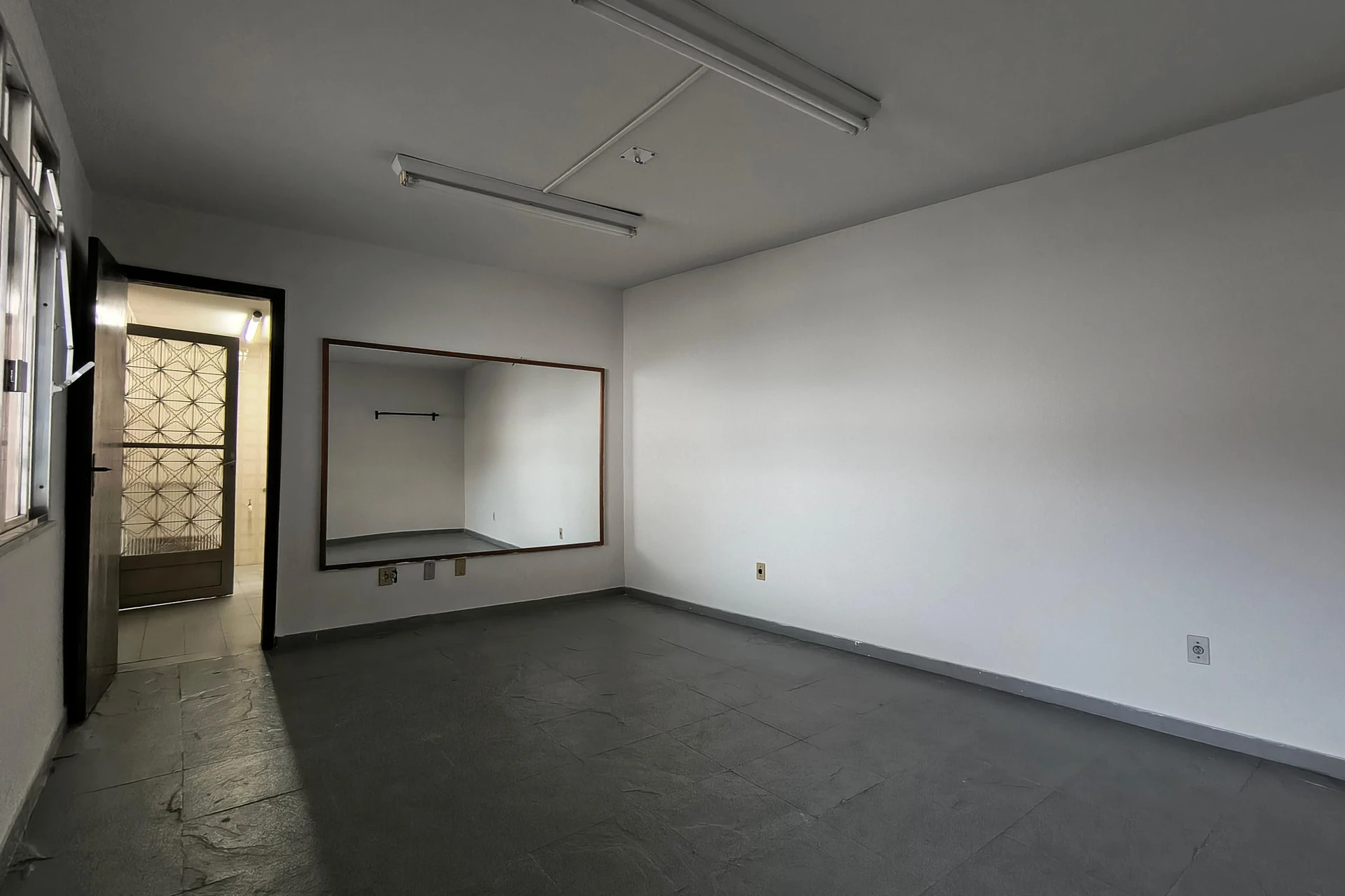 Jacuzzi y 3 dormitorios: casa de 742 m² — photo 108