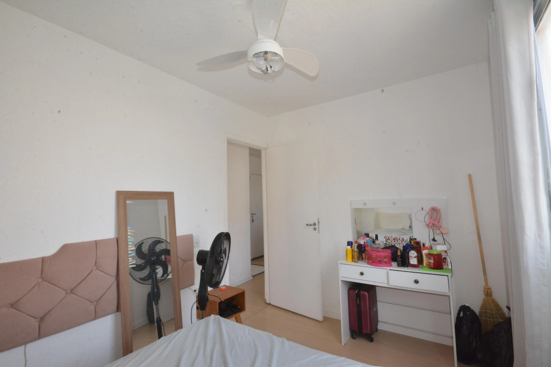Furnished 2-bedroom apartment with a gas stove kitchen — photo 33