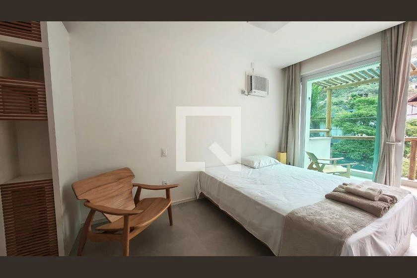 3-bedroom house with 290 m² and open-plan kitchen — photo 18