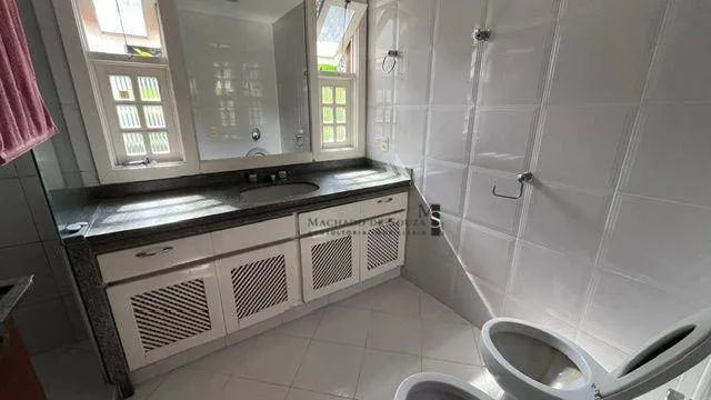 Furnished house, 395 m², with a glass-enclosed balcony — photo 22