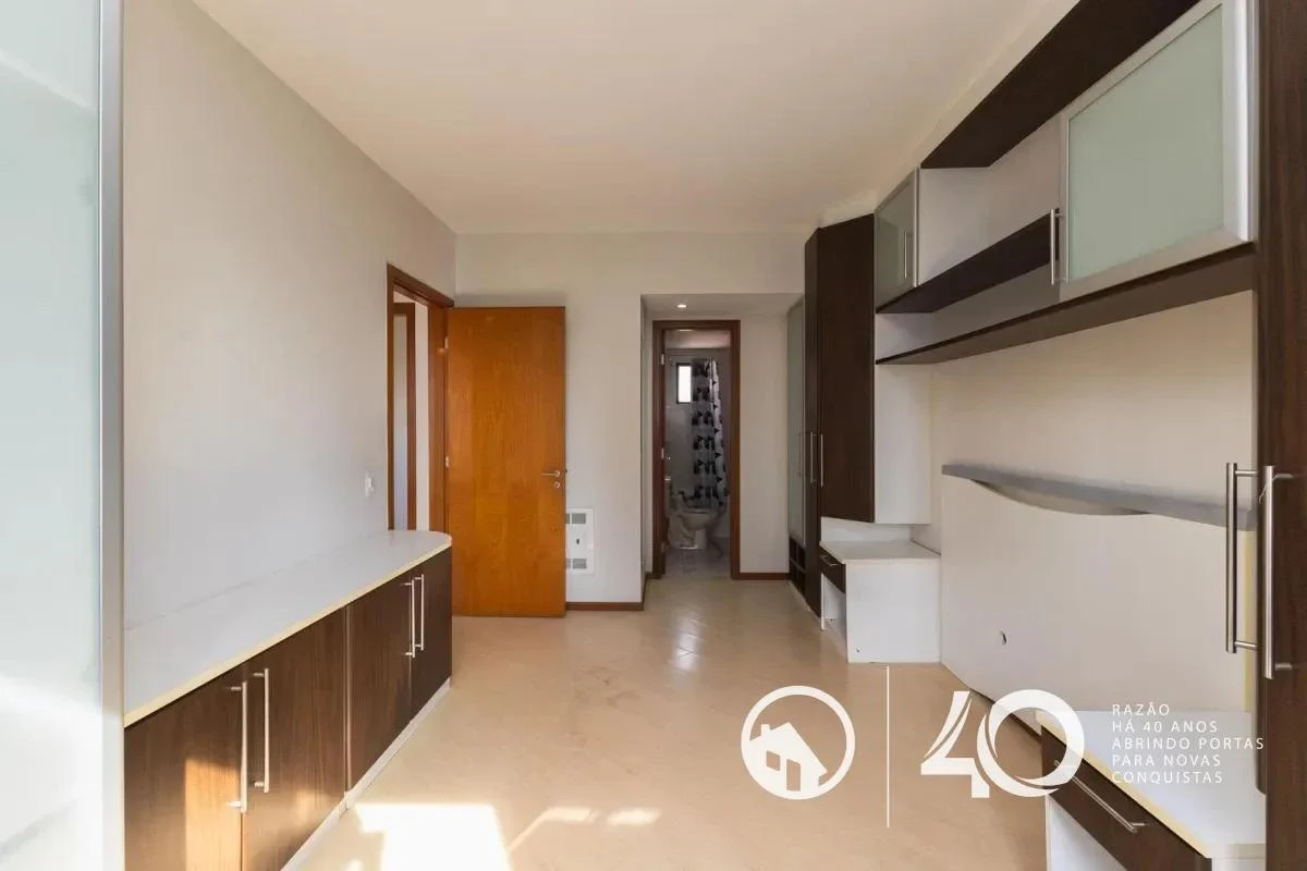 3-bedroom apartment with a home office — photo 28