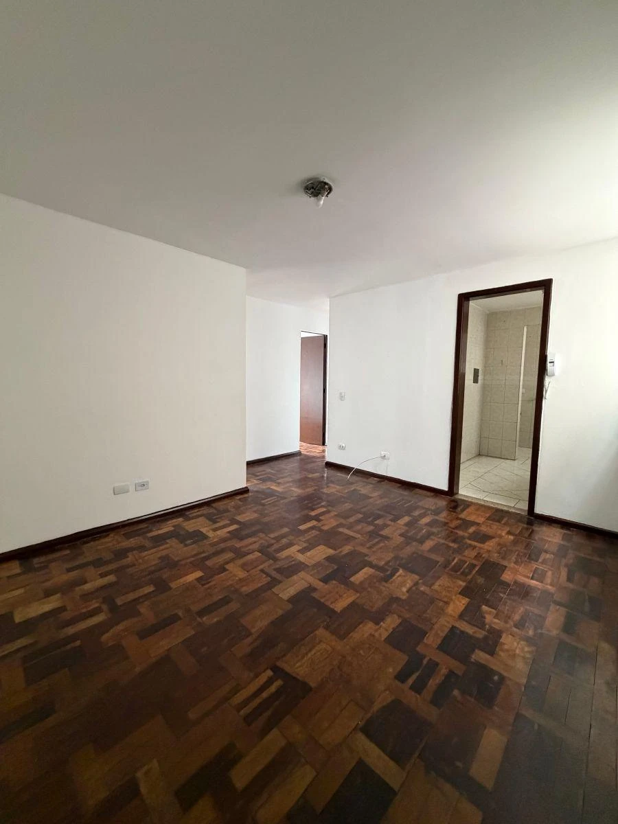 3-bedroom apartment with wood or laminate floors in Curitiba — photo 5