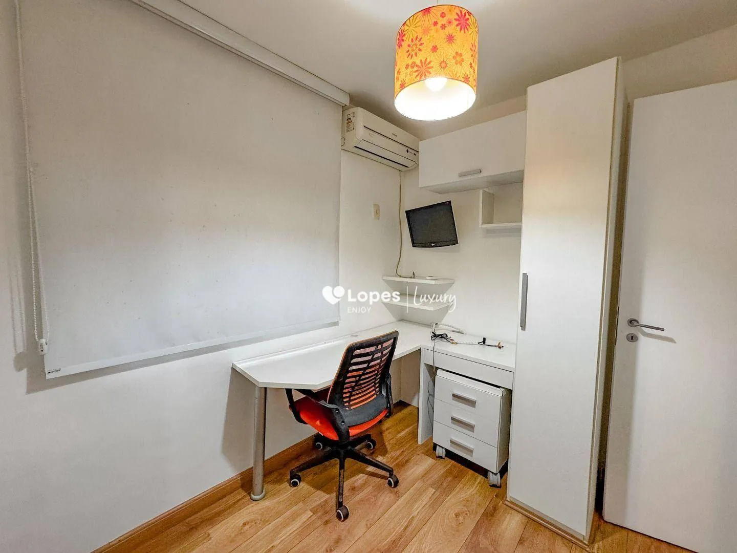 100 m² apartment with 3 bedrooms and a balcony — photo 38