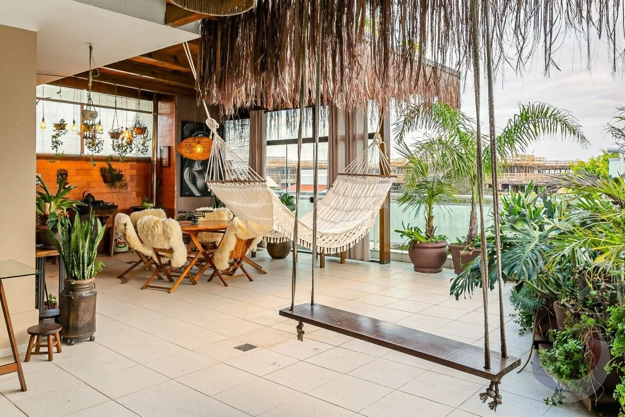 Apartment, 186 m², with a glass-enclosed balcony — photo 3