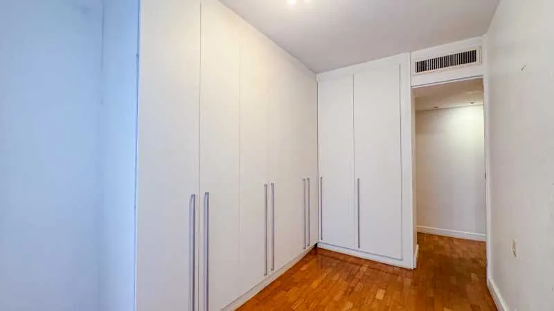 Floor-to-ceiling windows in a 4-bedroom apartment, 266 m² — photo 6