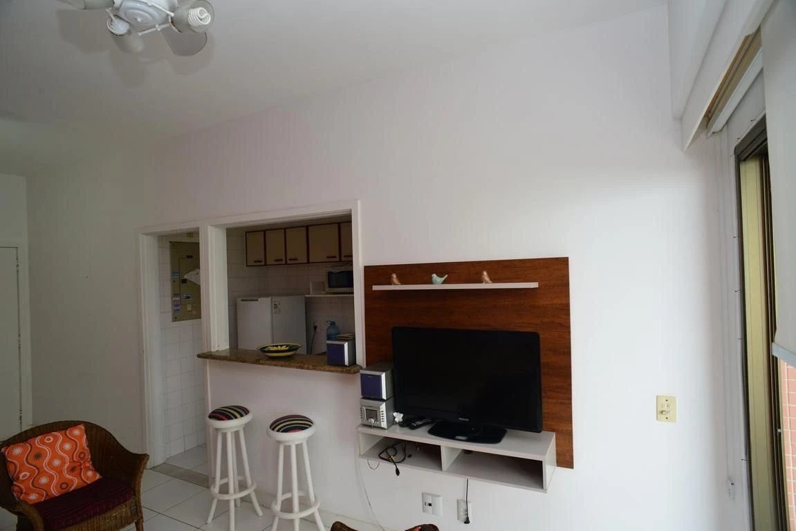 Furnished apartment, 66 m², with floor-to-ceiling windows — photo 2