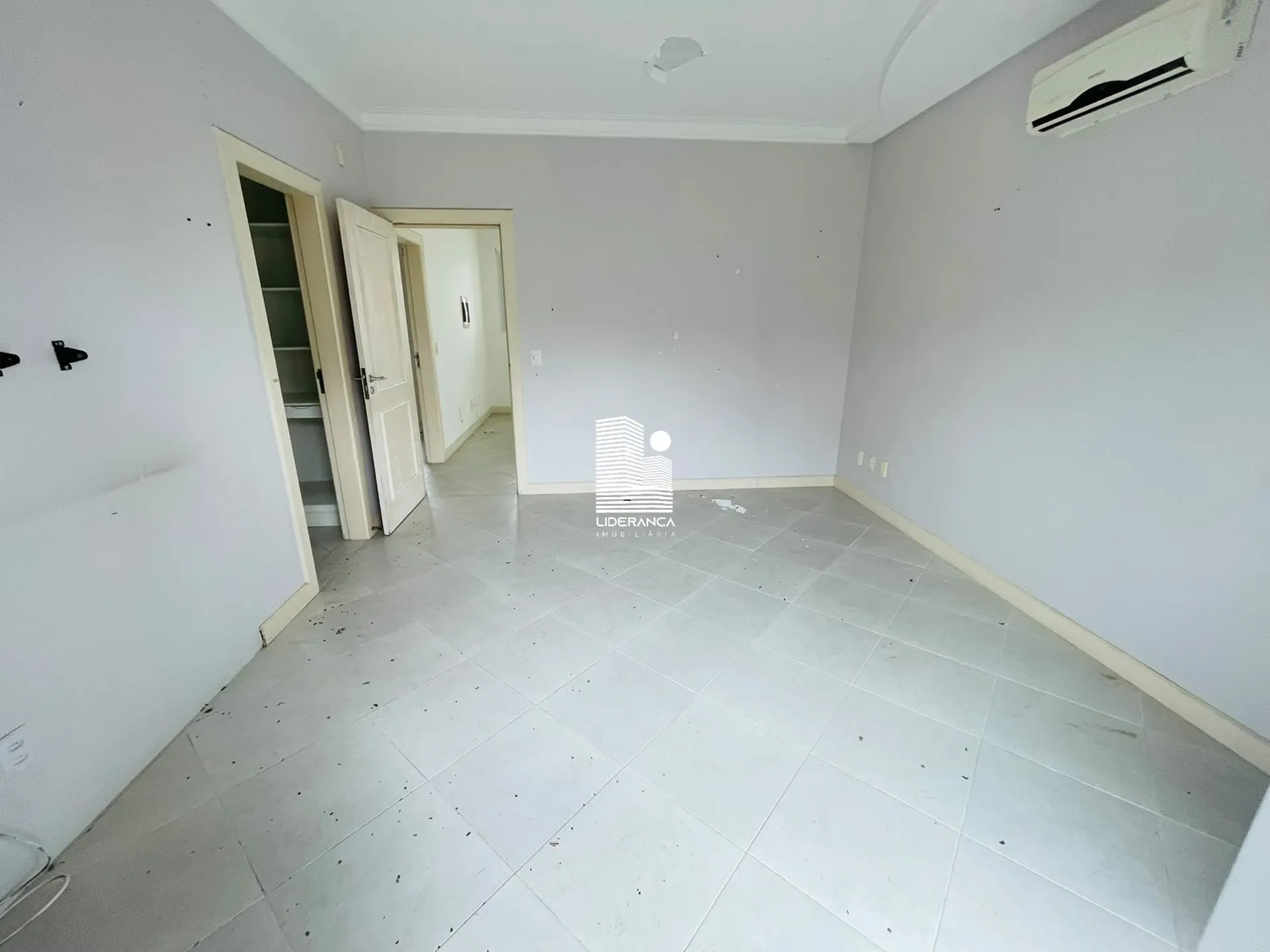 450 m² house with 4 bedrooms and a private garden — photo 16