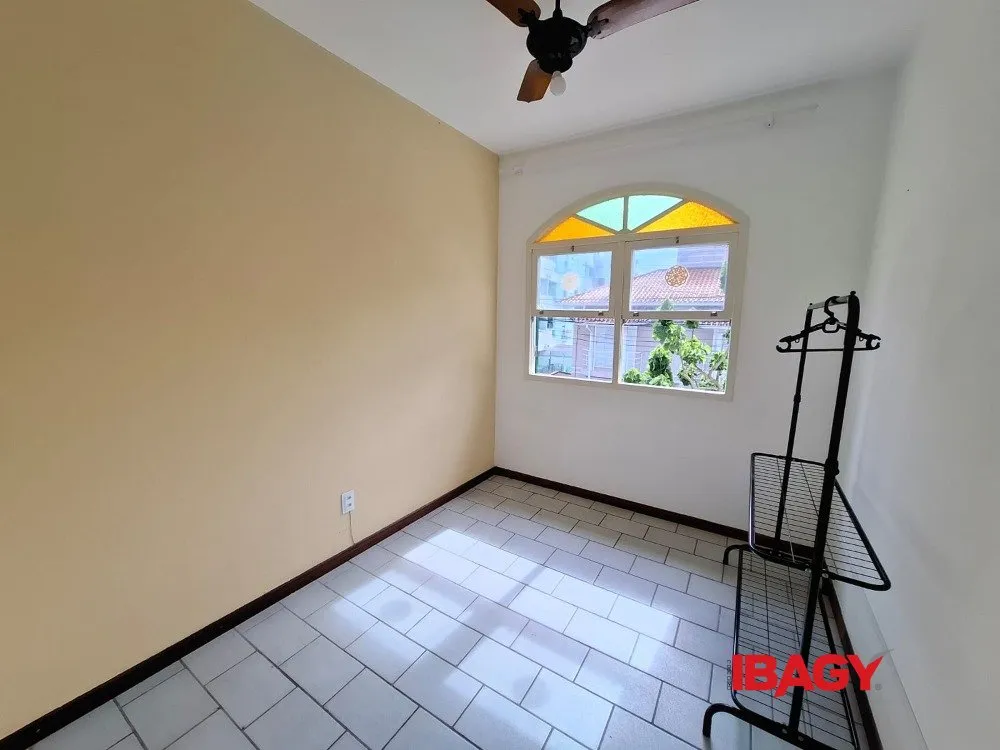 3-bedroom house with 1 bathroom and a gas kitchen — photo 13