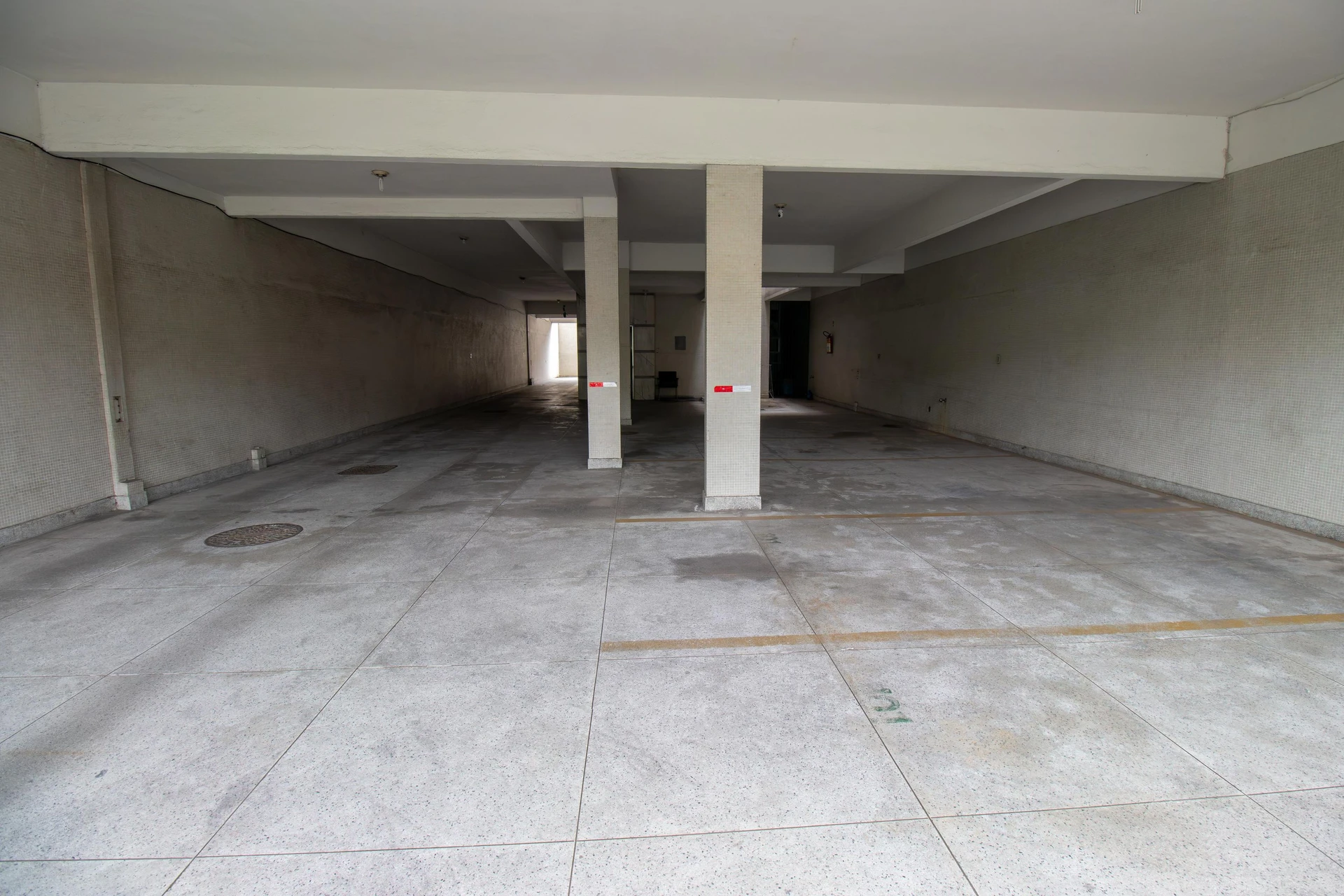 2-bedroom apartment with floor-to-ceiling windows — photo 32