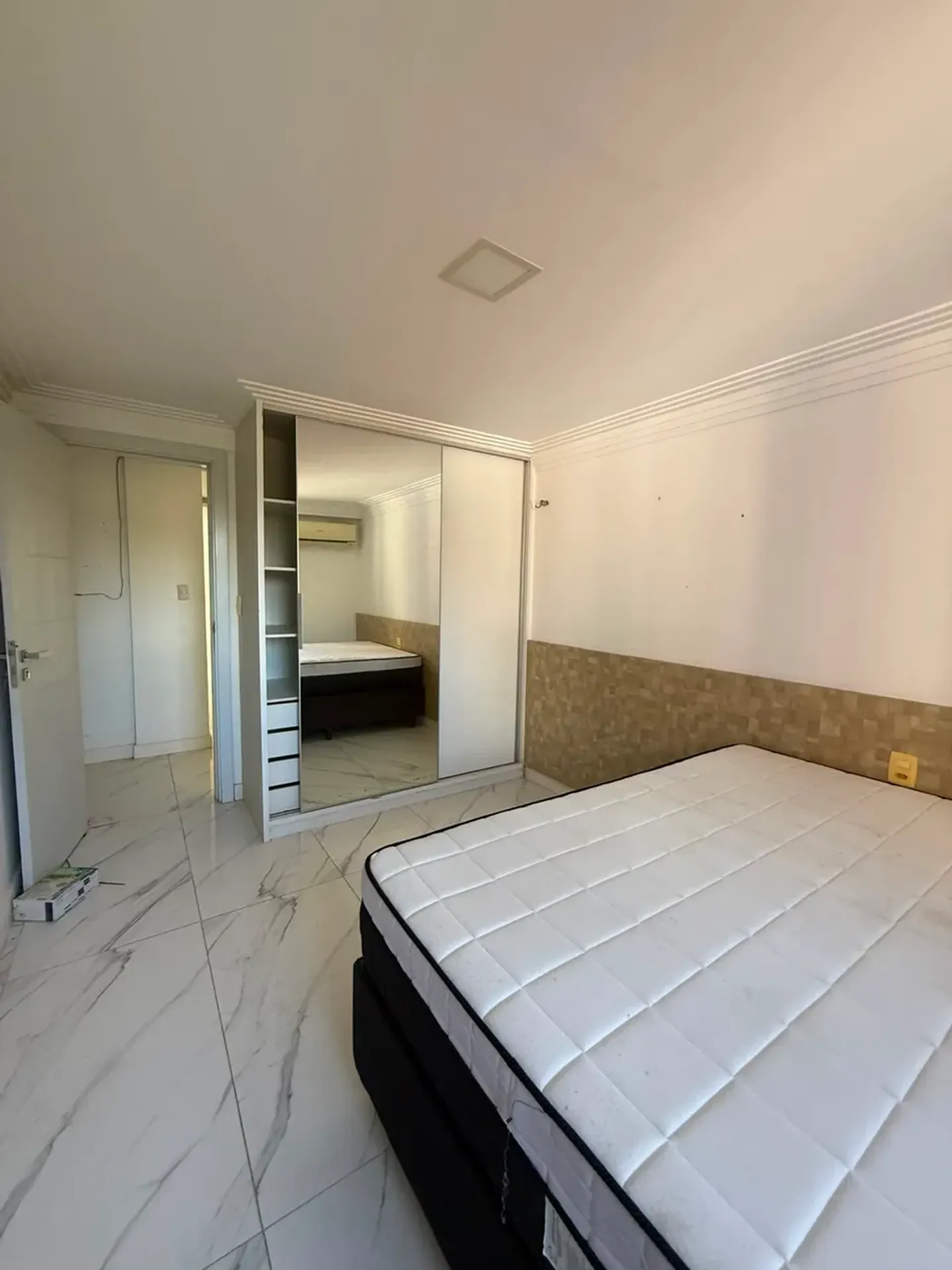 Apartamento, 210 m², com closet — photo 17