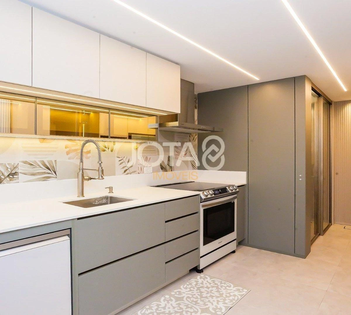 Furnished 3-bedroom apartment with 201 m² — photo 16