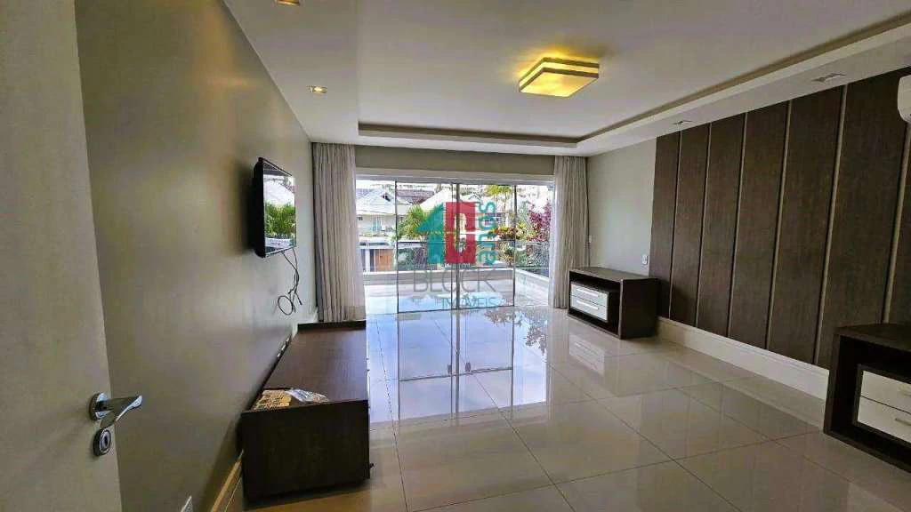 4-bedroom apartment with private garden and 364 m² — photo 18