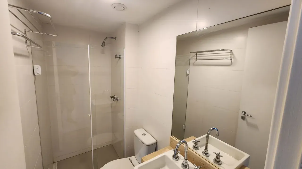 2-bedroom apartment with a walk-in closet — photo 33