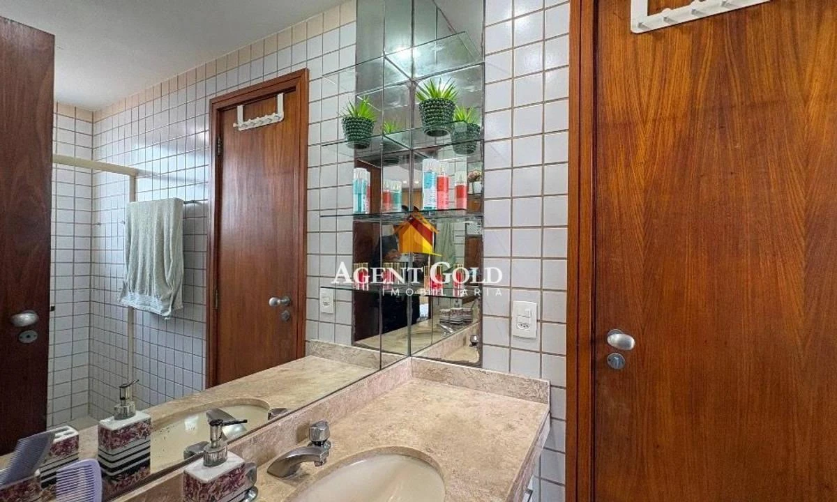 4-bedroom apartment in a building with a sauna — photo 13