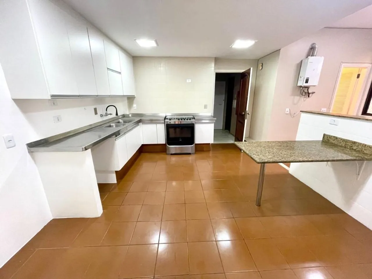 3-bedroom 3-bath apartment with 250 m² and 3 parking — photo 5