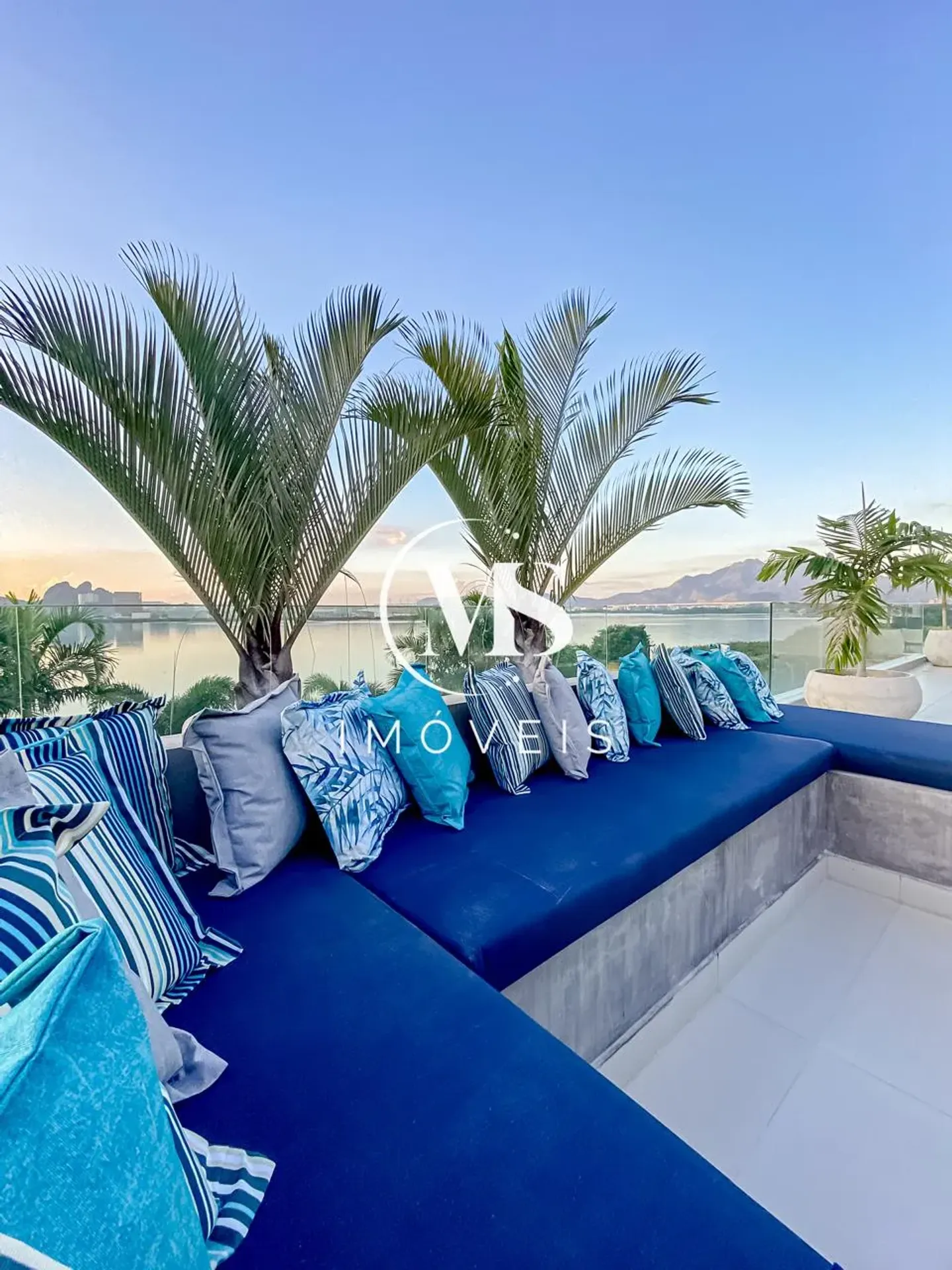 Jacuzzi in a 5-bedroom house, 780 m² — photo 3