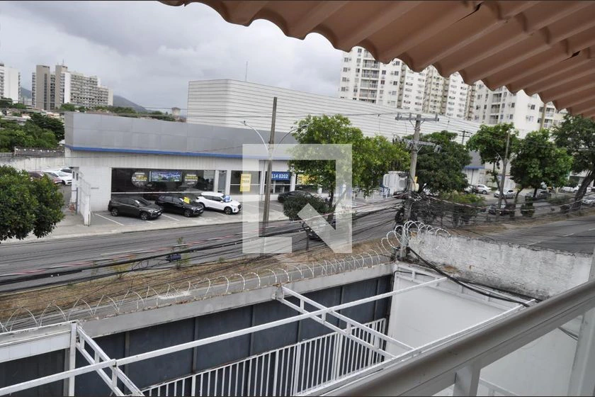 Unfurnished studio with balcony and private garden — photo 15