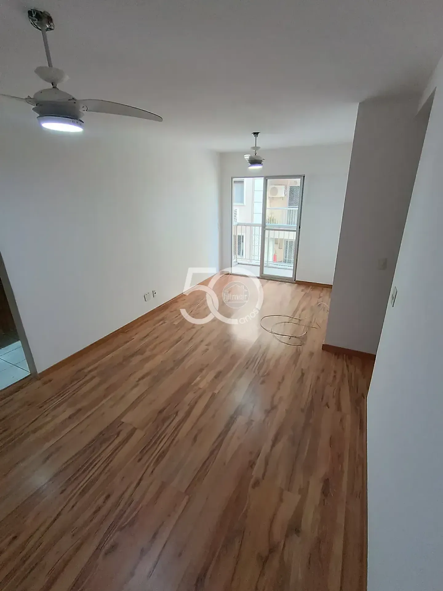 Departamento de 2 dormitorios con piso de madera o laminado