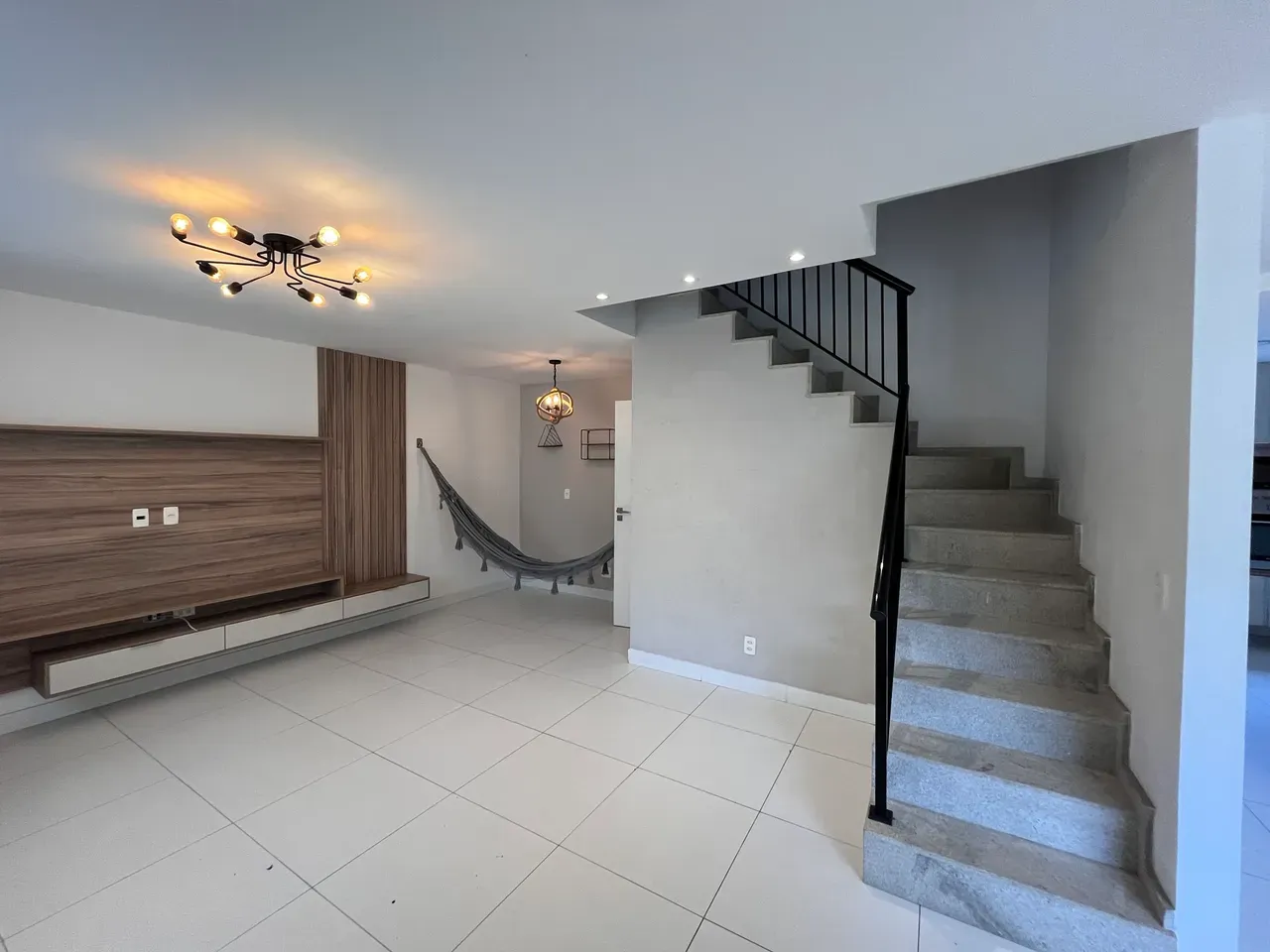 180 m² house with a walk-in closet and a mountain view — photo 5