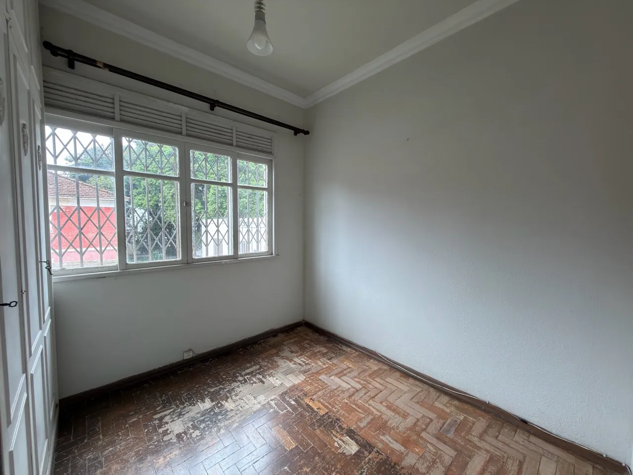 Apartment, 81 m², with wood or laminate floors — photo 11