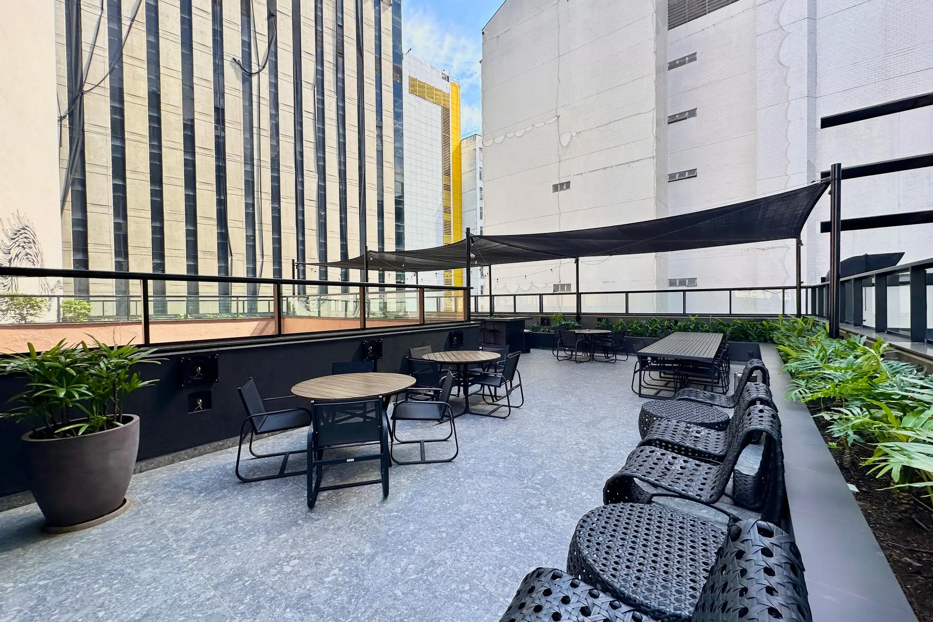 Furnished 1-bedroom apartment with a balcony grill — photo 7