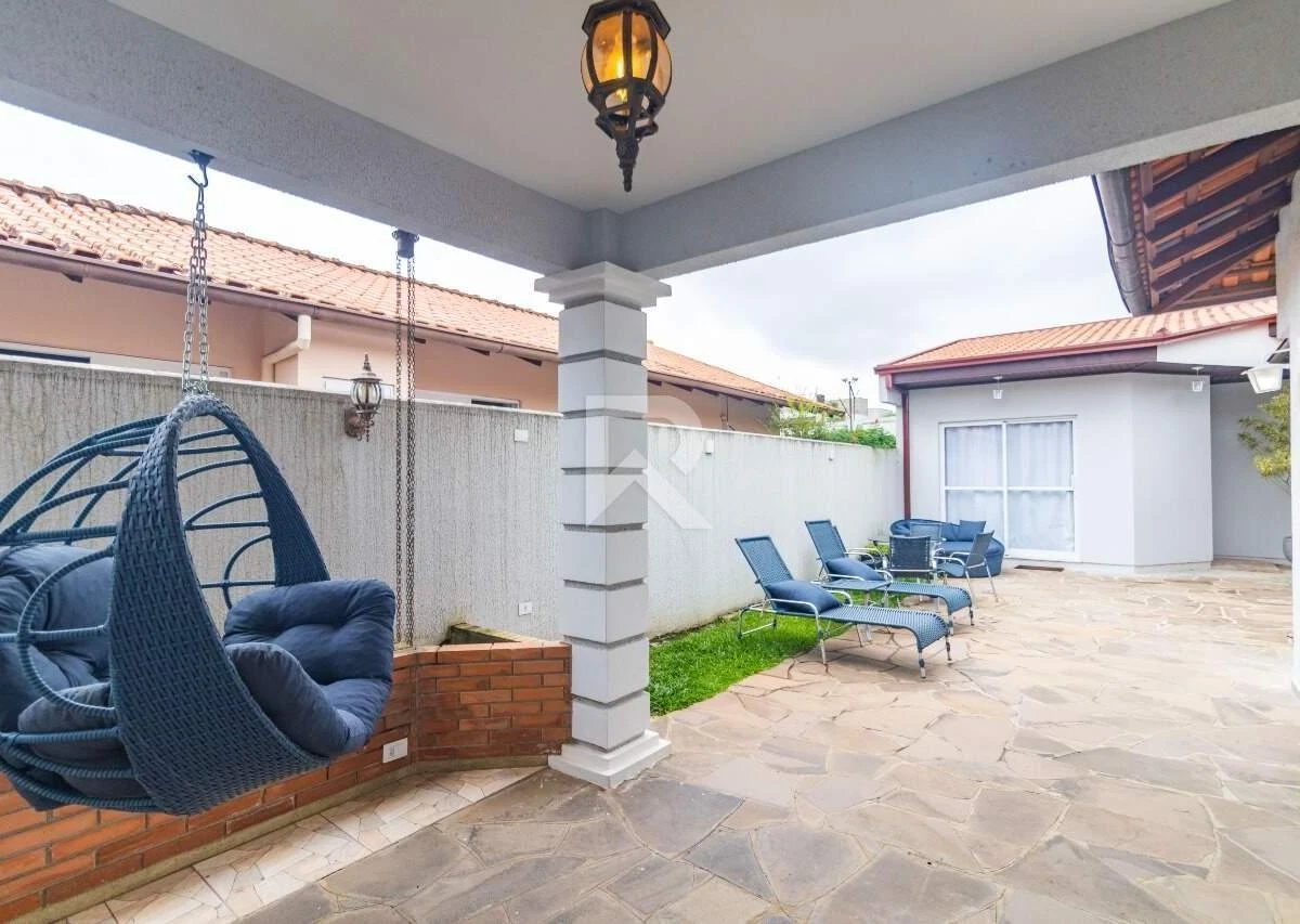 4-bedroom house with a bathtub in Curitiba — photo 9