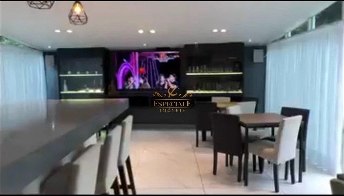 Furnished house, 401 m², with a glass-enclosed balcony — photo 3