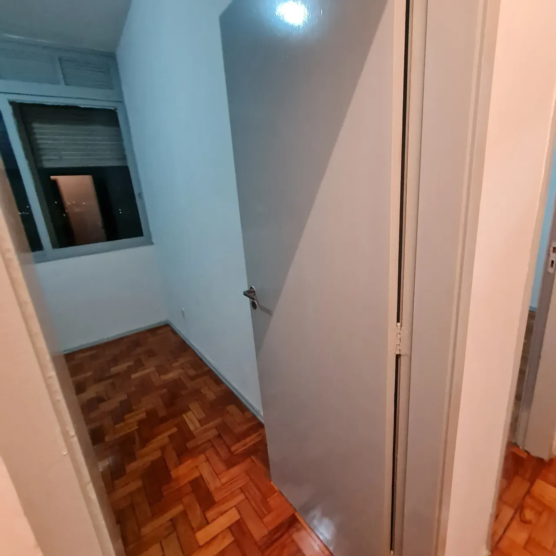Apartment on the 9th floor with wood or laminate floors — photo 36