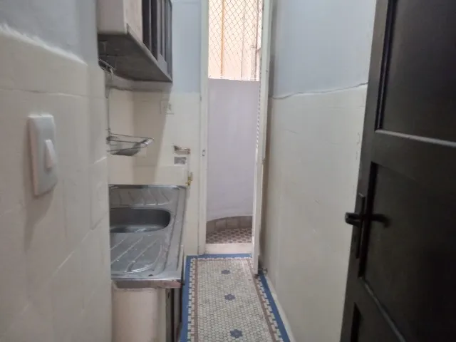 Unfurnished 1-bedroom apartment with separate kitchen — photo 2