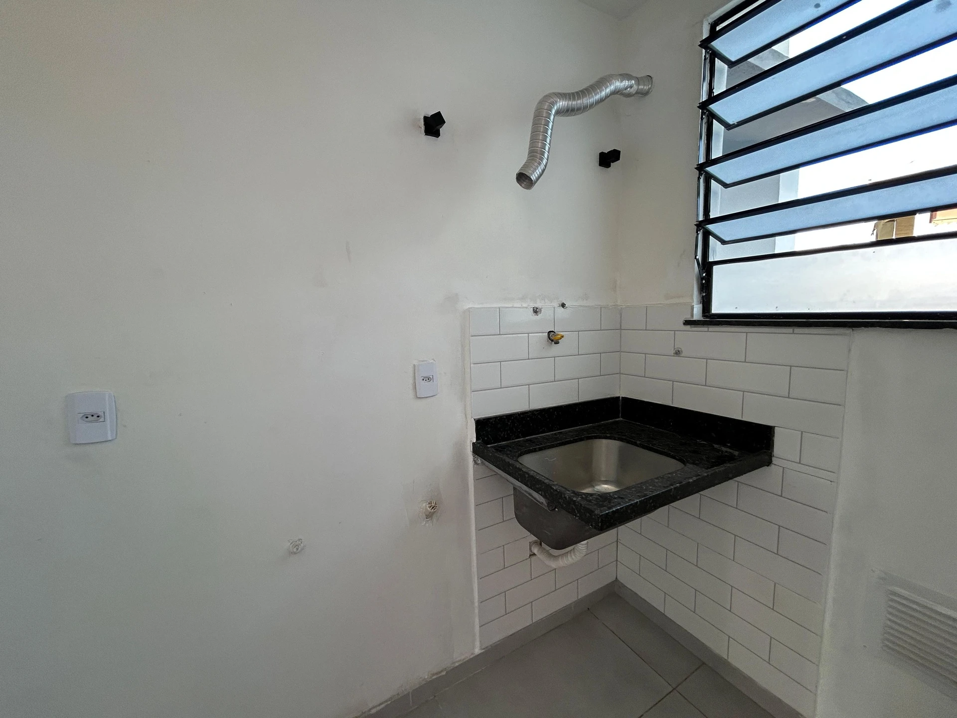 Квартира с 2 спальнями, 1 ванной при спальне и балконом — photo 17