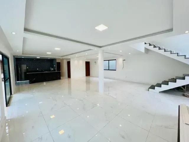 4-bedroom house with 5 bathrooms, 420 m² and 3 parking