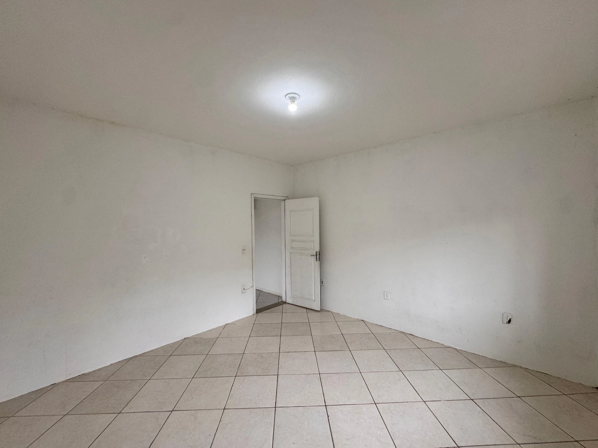 2-bedroom house with 1 bathroom no parking — photo 18