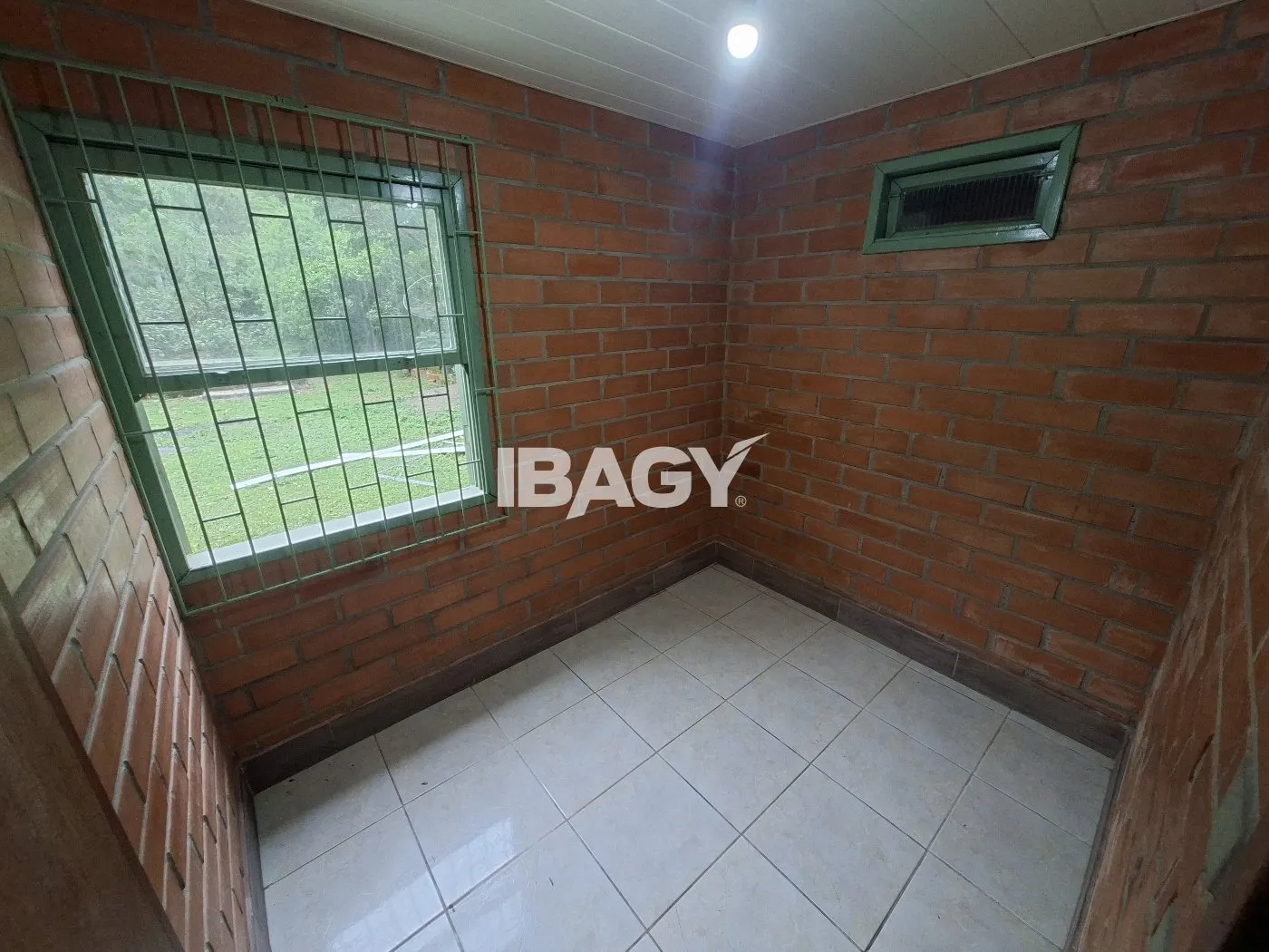 4-bedroom house with a mountain view — photo 25