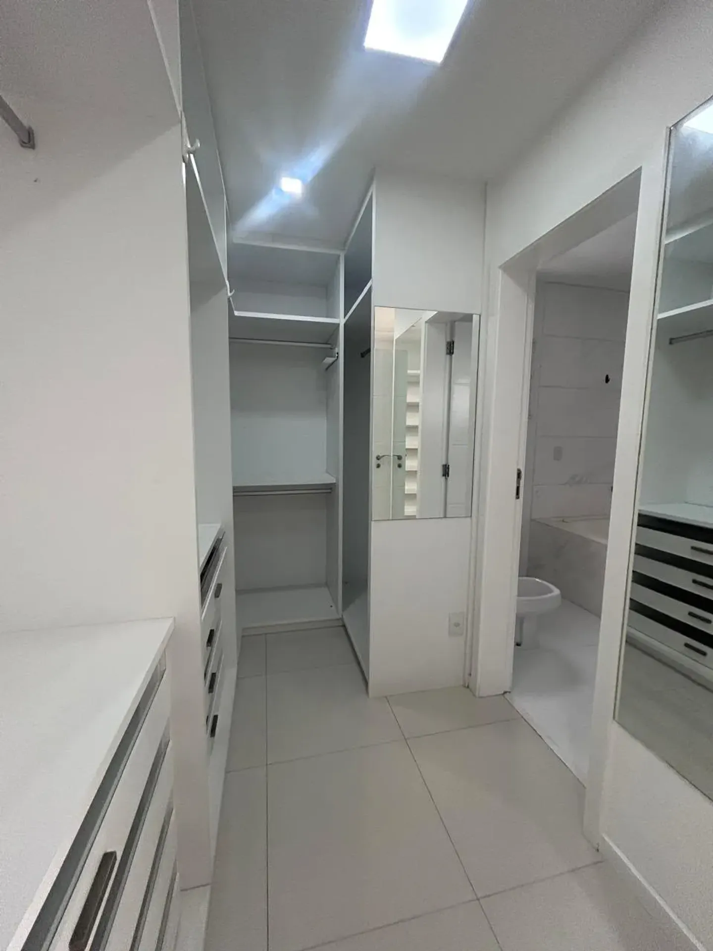 5-bedroom house with a walk-in closet in Rio de Janeiro — photo 24