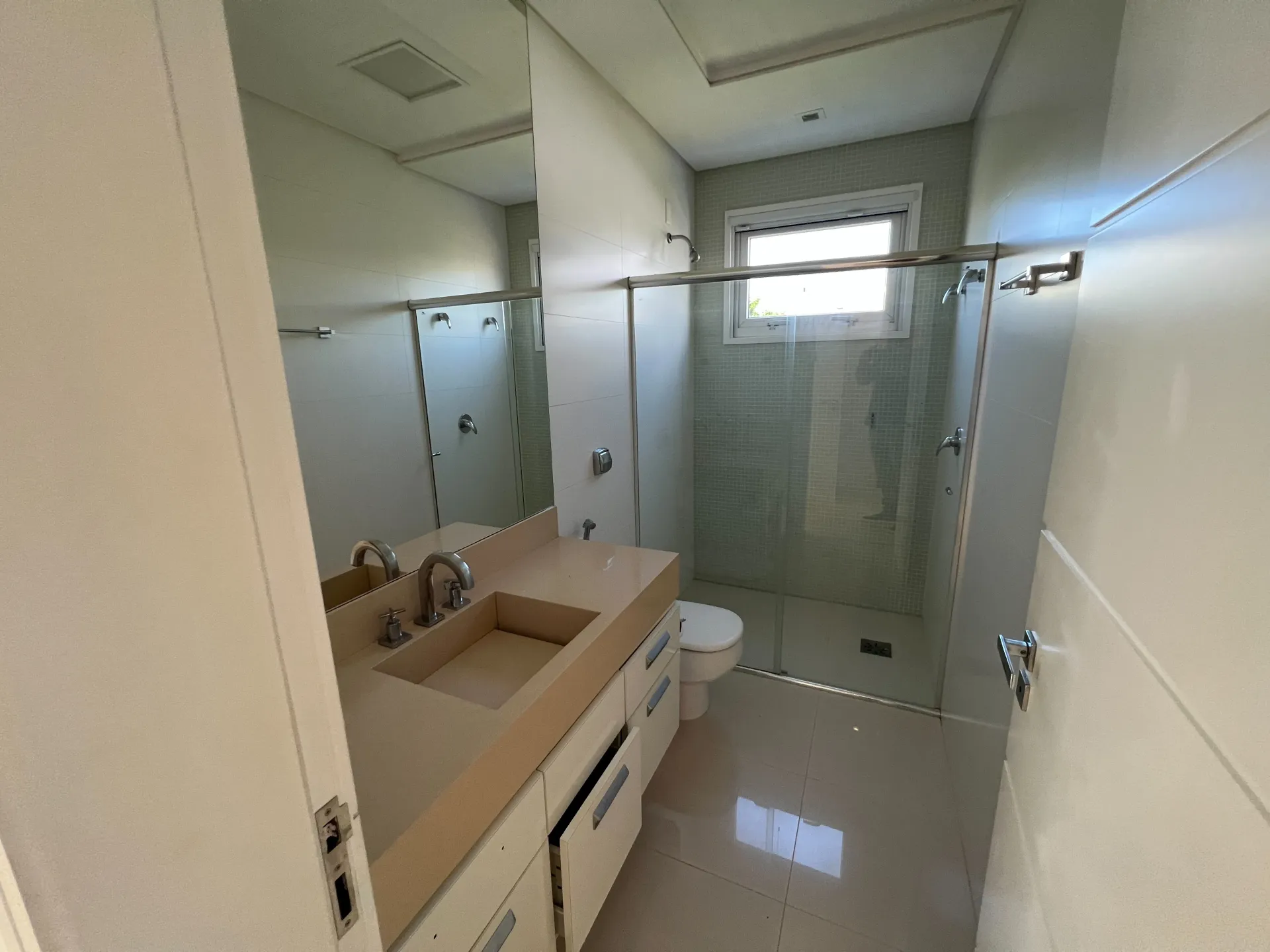 Furnished house with 6 en-suite bedrooms and private BBQ — photo 25