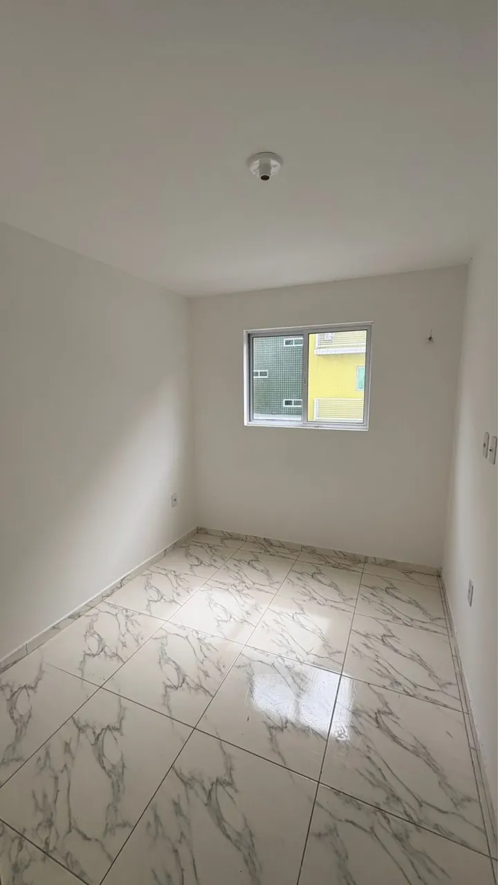 2-bedroom apartment with shared outdoor pool — photo 6