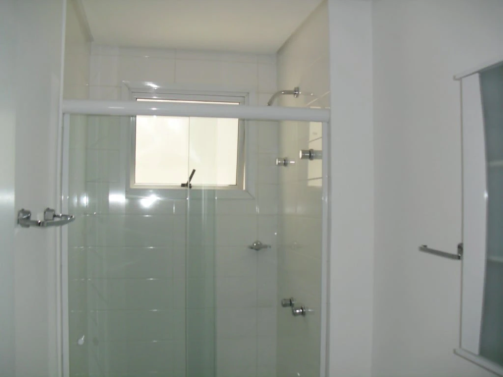 2-bedroom apartment with wood or laminate floors in Curitiba — photo 10