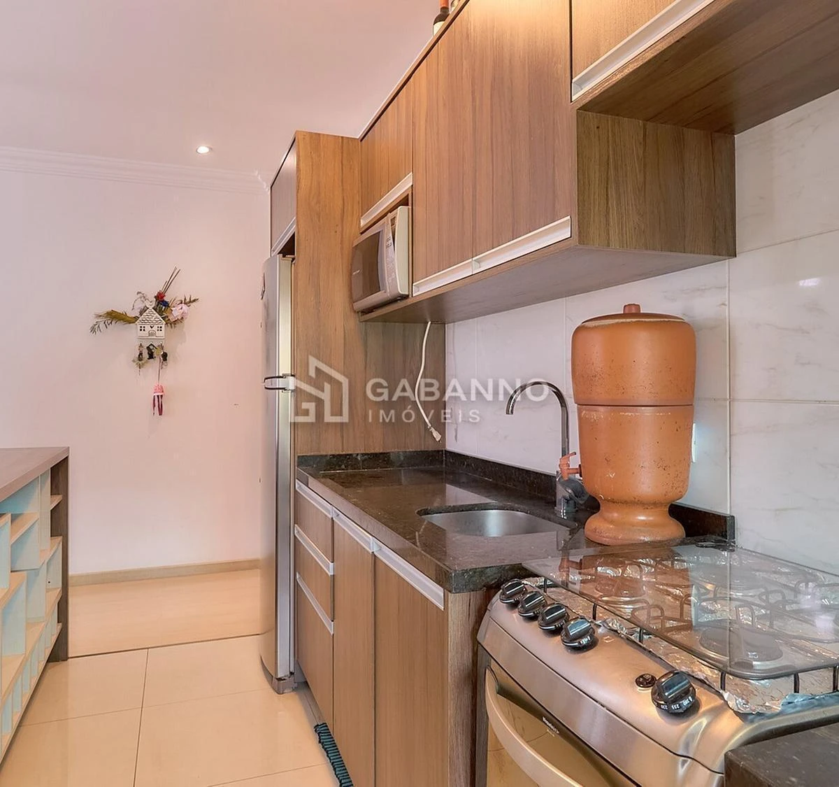 Furnished apartment, 69 m², with a glass-enclosed balcony — photo 31