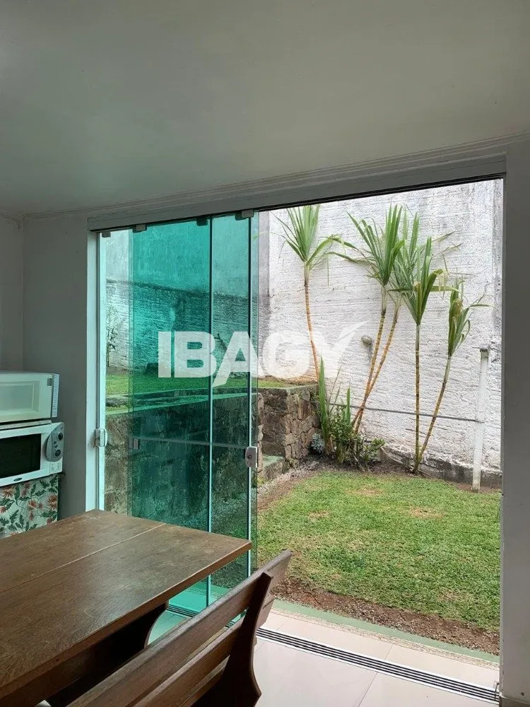 House with 4 bedrooms and 380 m², 2 parking spots — photo 58