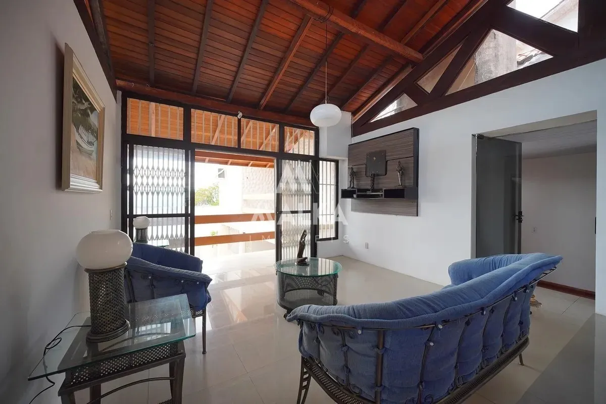4-bedroom house with a water view in Florianópolis — photo 24